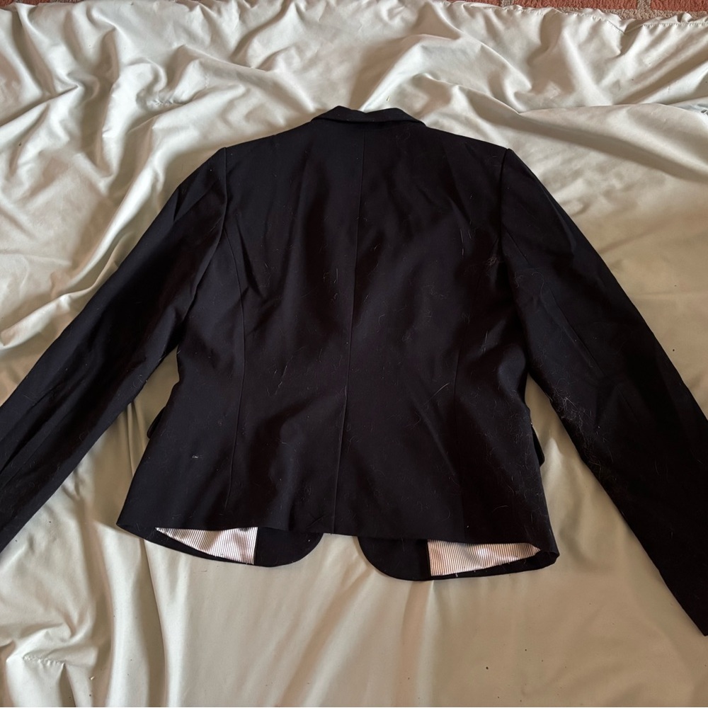 Calvin Klein Black Blazer with Notched Lapels and Tailored Fit - Picture 2 of 3